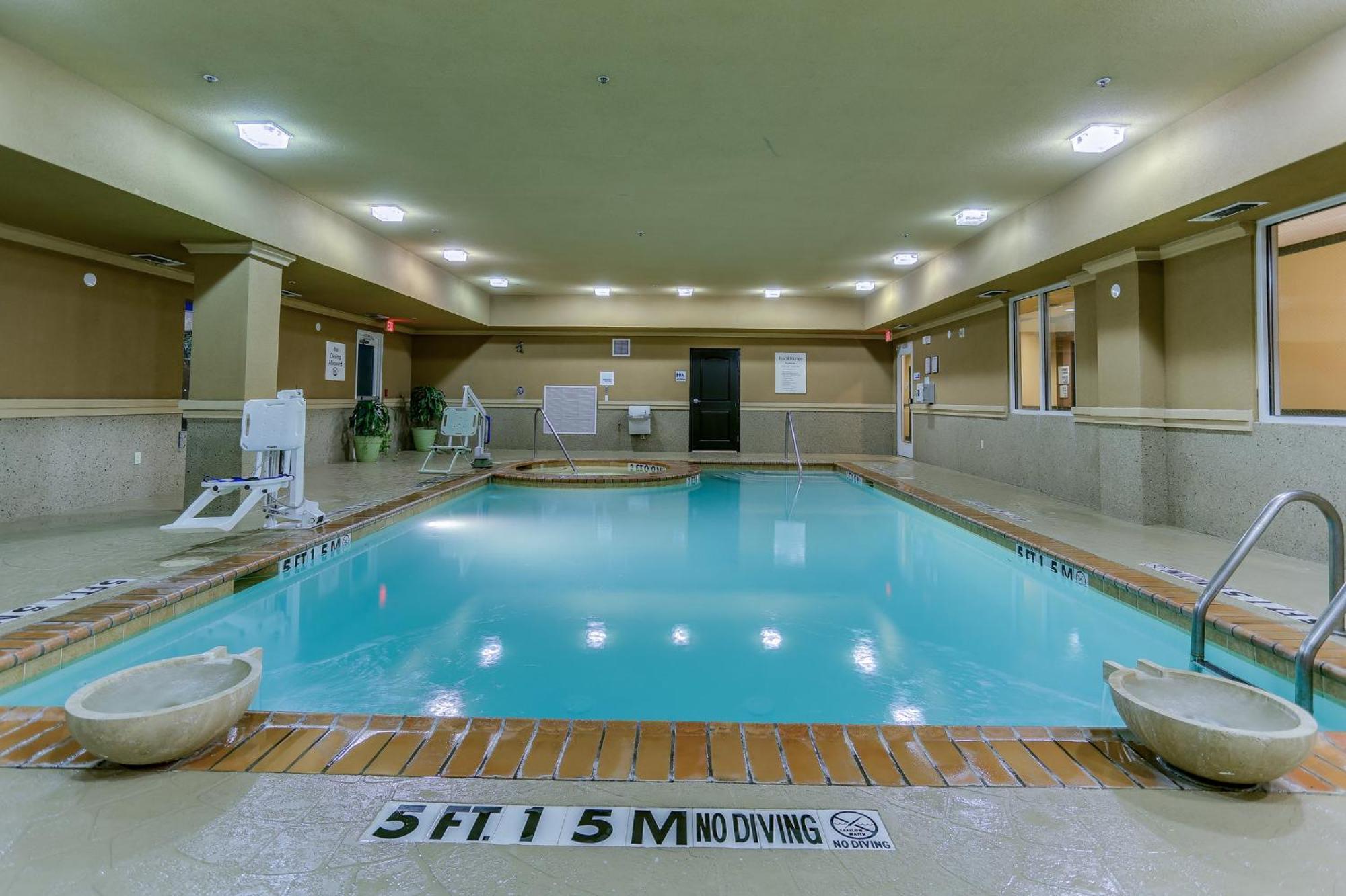 Holiday Inn Express Hotel & Suites Huntsville By Ihg Экстерьер фото