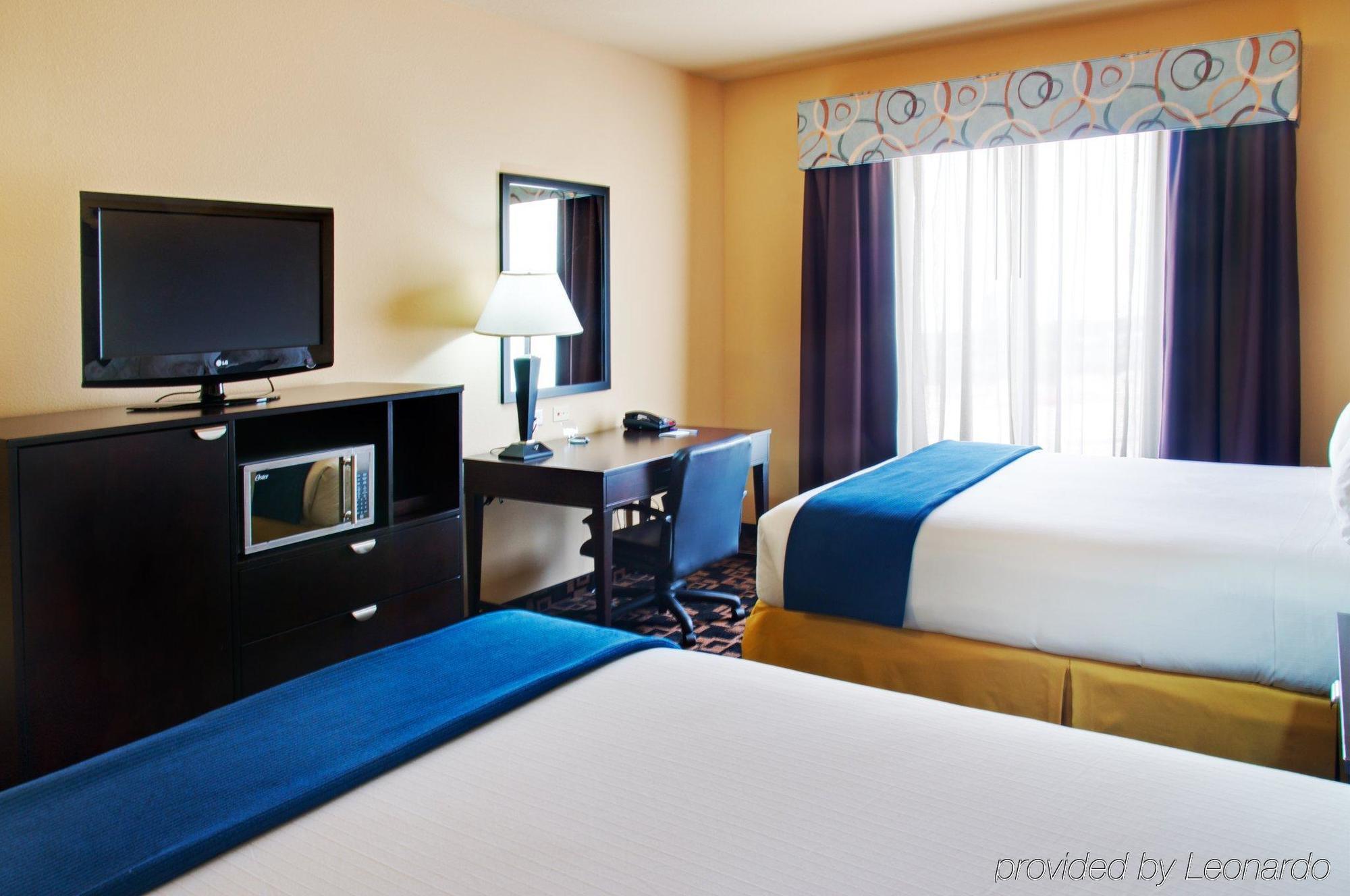 Holiday Inn Express Hotel & Suites Huntsville By Ihg Номер фото