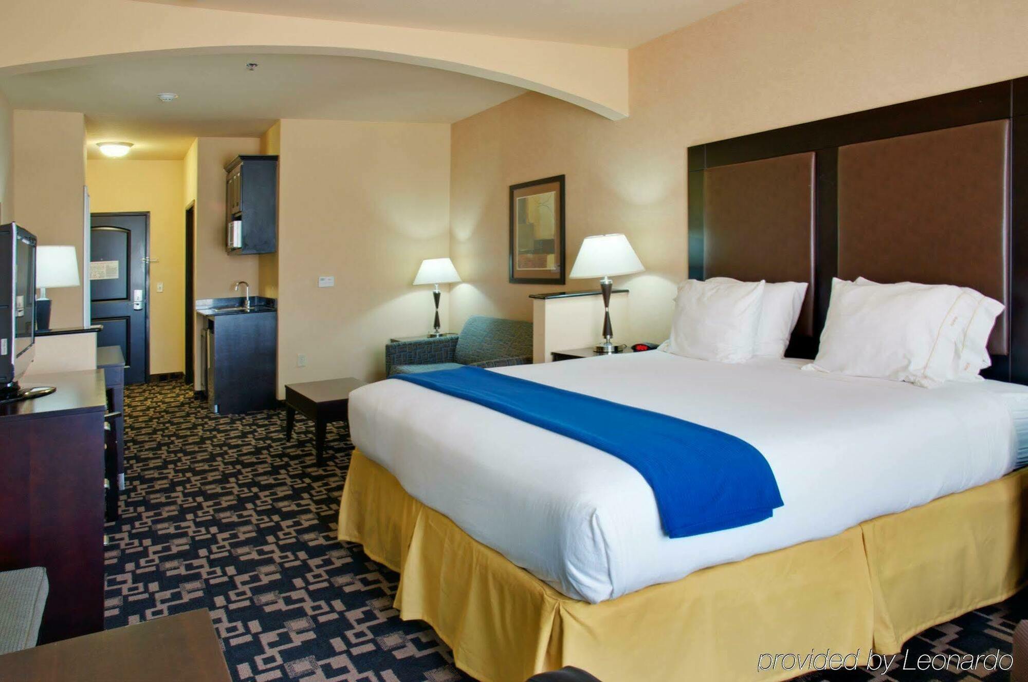 Holiday Inn Express Hotel & Suites Huntsville By Ihg Номер фото